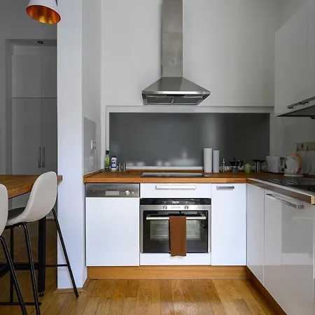 Aktrecords Βουδαπέστη