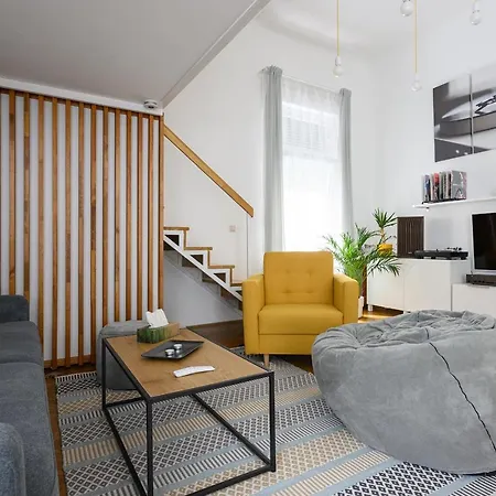 Aktrecords * Βουδαπέστη